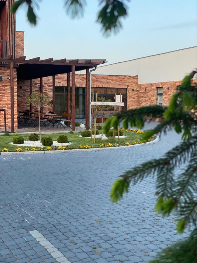 Zajazd W Bialej Гродзиськ-Великопольський Екстер'єр фото